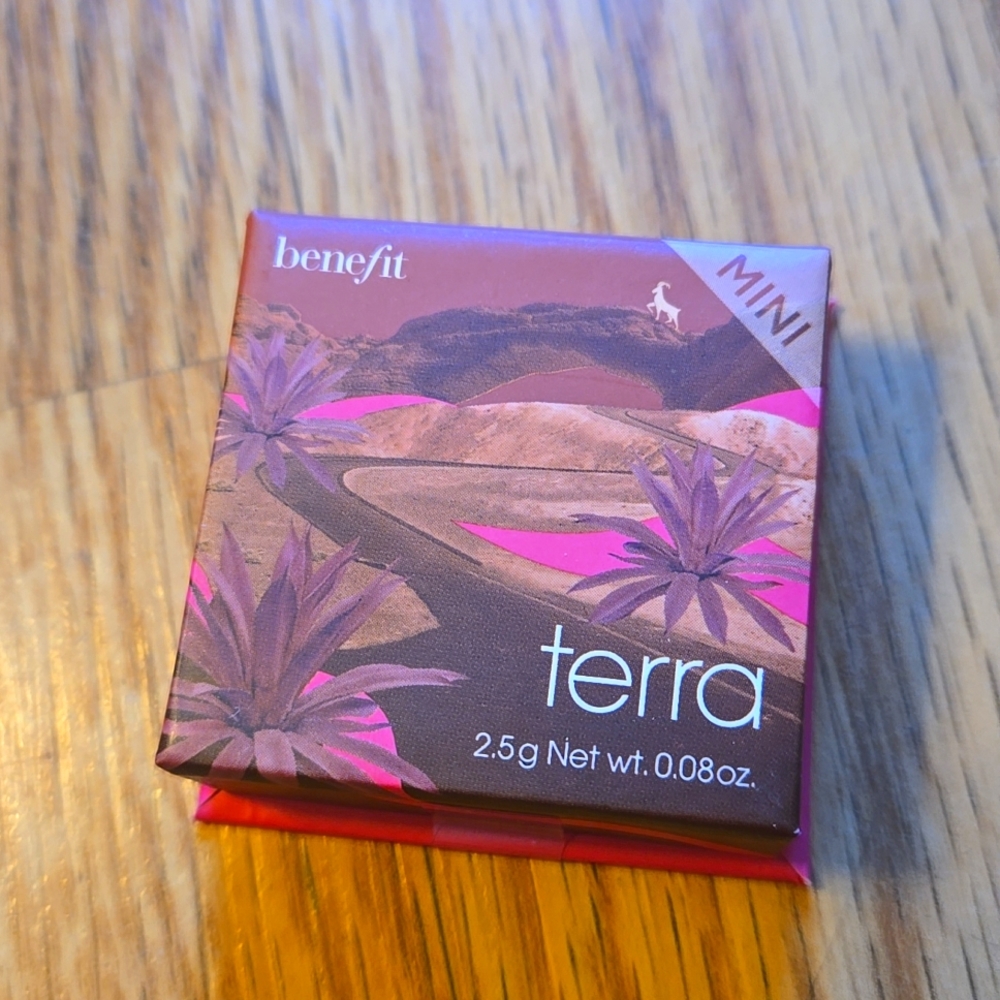 Terra WANDERful World Silky-Soft Powder Blush Mini